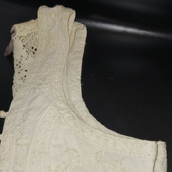 Bolero Vest with Embroidery Detail - Picture 2 of 4